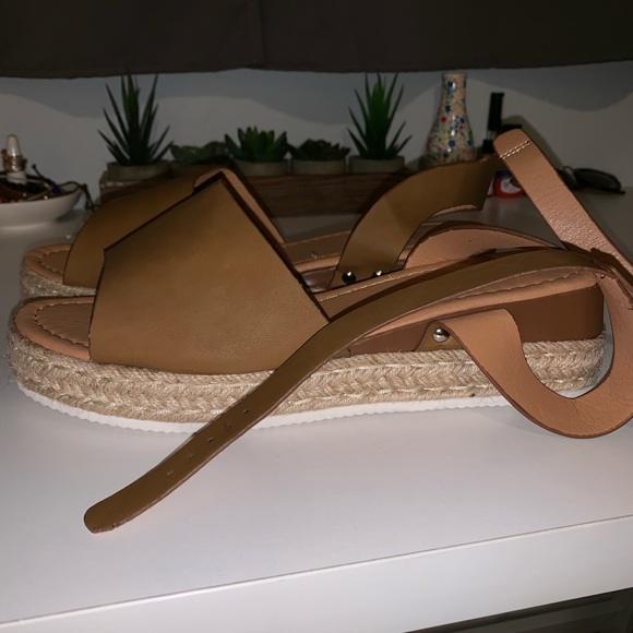 Sandals - Picture 3 of 4